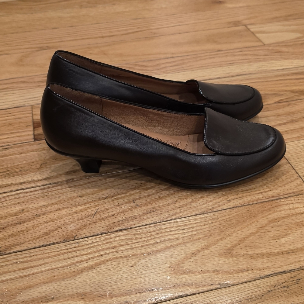 NWOT SOFFT Classic Women's Brown Leather Low Heel Loafers Size 8.5